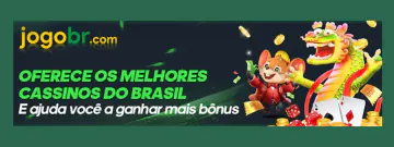 Homem feliz jogando no celular com o app 71bet